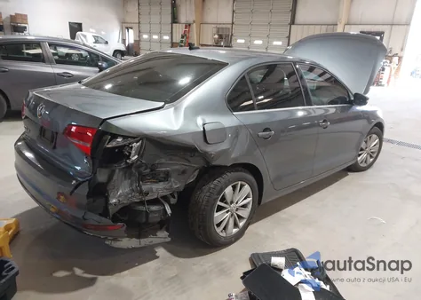 2015 Volkswagen Jetta 1.8T Se z USA, uszkodzony, nr VIN 3VWD07AJ9FM233976